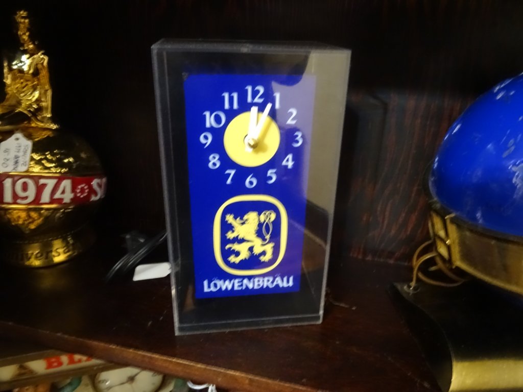 lowenbraulightedclock.jpg