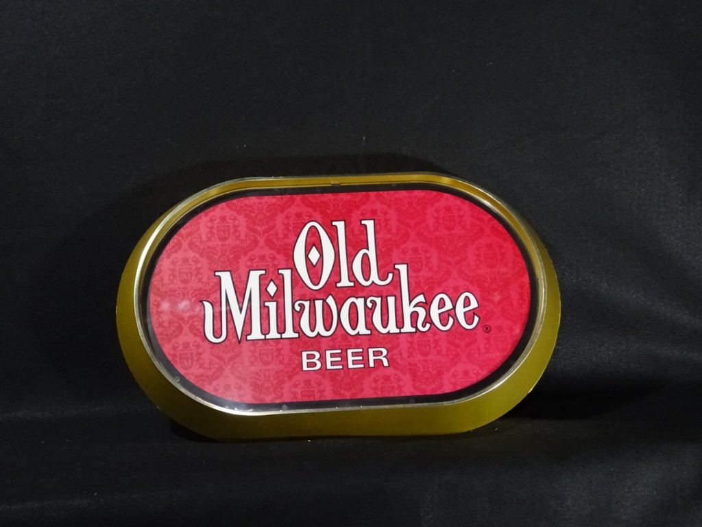 old-milwaukee-beer-lighted-sign