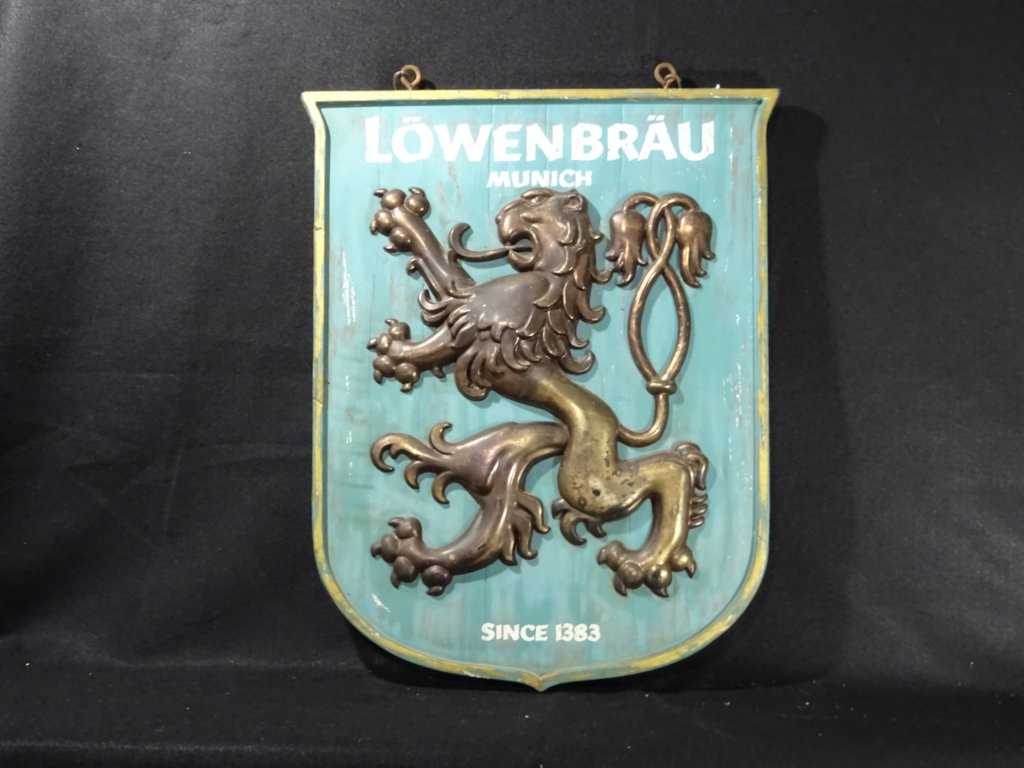 largelowenbrauwoodenwallsign.jpg