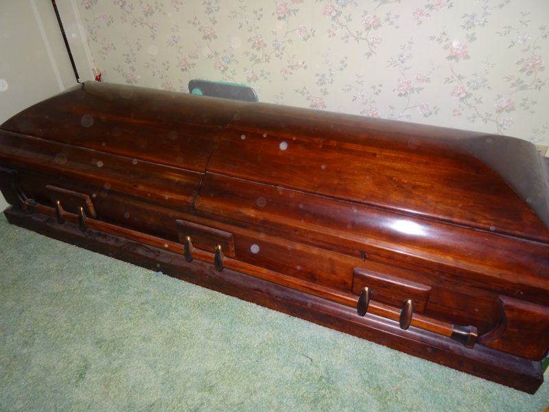 casket300.jpg